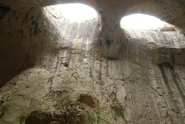 Bulgaria Prohodna Cave